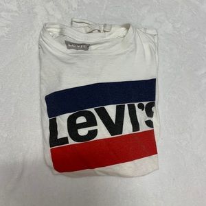 Levi’s tee